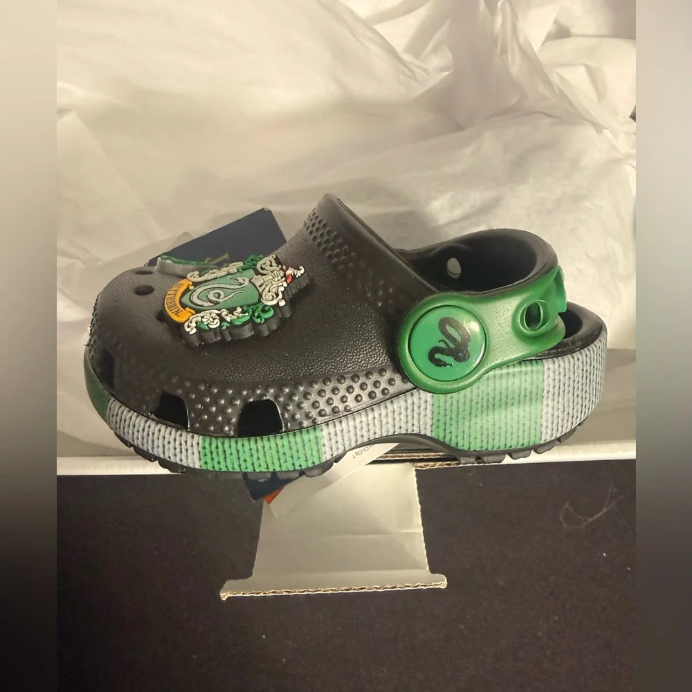 Harry Potter Little Kids Black Crocs with Green Accents Size 4 NEW